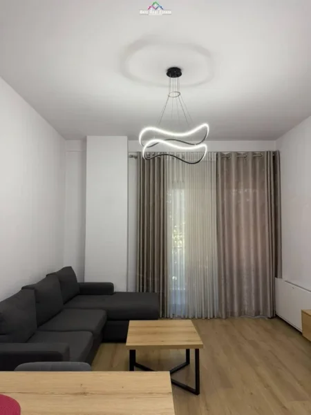 Tirane, jepet me qera apartament 1+1+Ballkon Kati 2, 65 m² 620 € (Kompleksi Arlis)