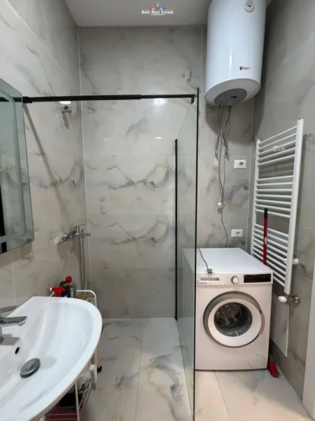 Tirane, jepet me qera apartament 1+1+Ballkon Kati 2, 65 m² 620 € (Kompleksi Arlis)