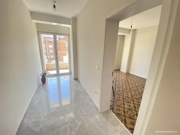 Tirane, jepet me qera zyre Kati 3, 106 m² 790 € (prane Mullirit)