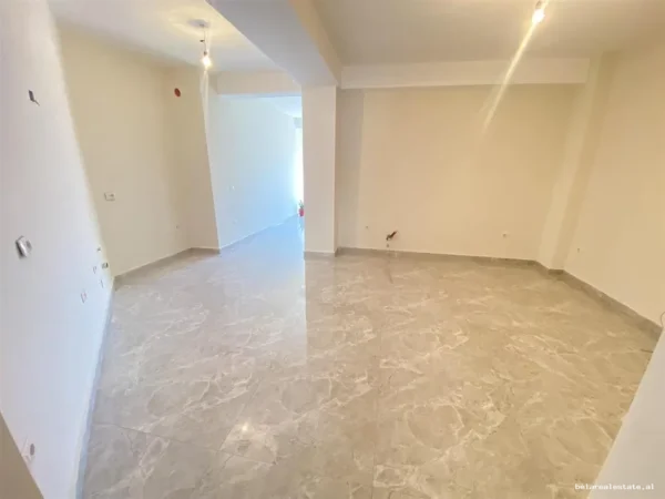 Tirane, jepet me qera zyre Kati 3, 106 m² 790 € (prane Mullirit)