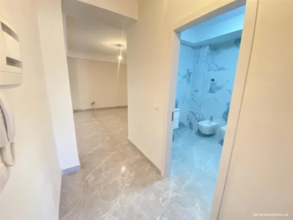 Tirane, jepet me qera zyre Kati 3, 106 m² 790 € (prane Mullirit)