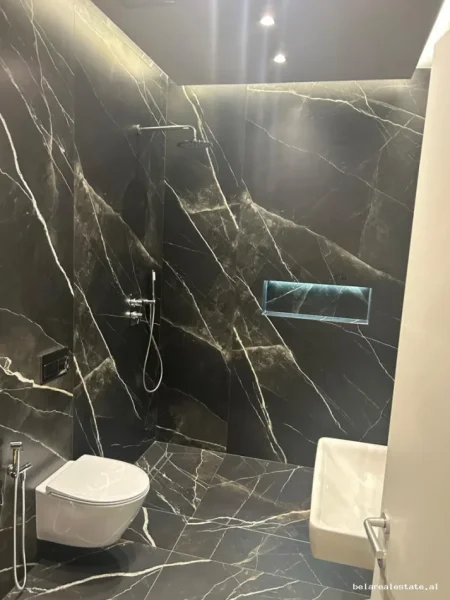 Tirane, jepet me qera zyre Kati 4, 116 m² 1.700 € (Altana Rezidence)