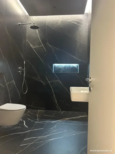 Tirane, jepet me qera zyre Kati 4, 116 m² 1.700 € (Altana Rezidence)