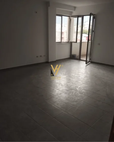 Tirane, jepet me qera zyre Kati 2, 80 m² 520 € (KINOSTUDIO)