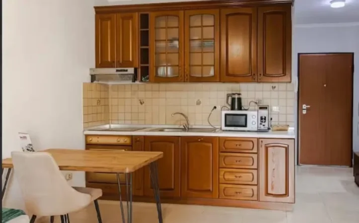 Tirane, jepet me qera apartament 1+1 Kati 1, 70 m² 700 € (Mine peza)