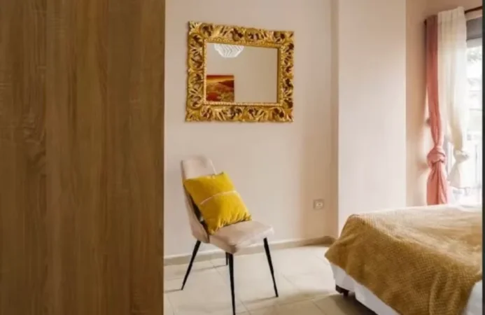 Tirane, jepet me qera apartament 1+1 Kati 1, 70 m² 700 € (Mine peza)