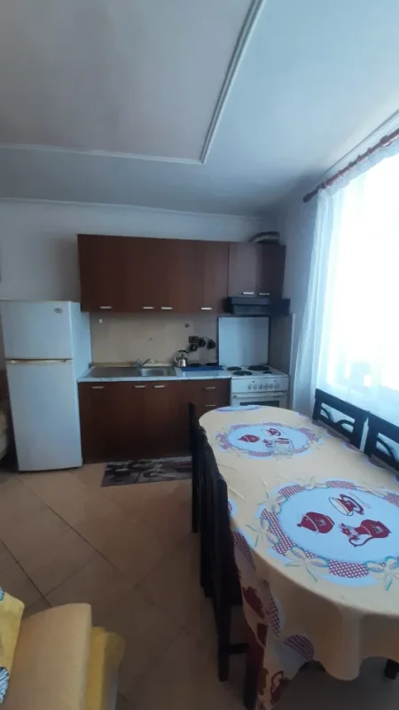 Tirane, jepet me qera apartament 1+1 Kati 3, 65 m² 550 € (OXHAKU)