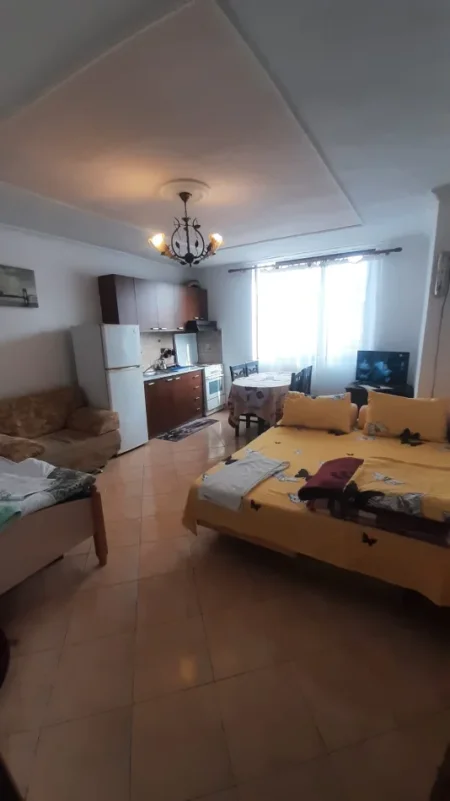 Tirane, jepet me qera apartament 1+1 Kati 3, 65 m² 550 € (OXHAKU)