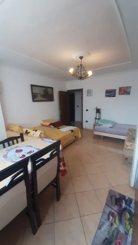Tirane, jepet me qera apartament 1+1 Kati 3, 65 m² 550 € (OXHAKU)