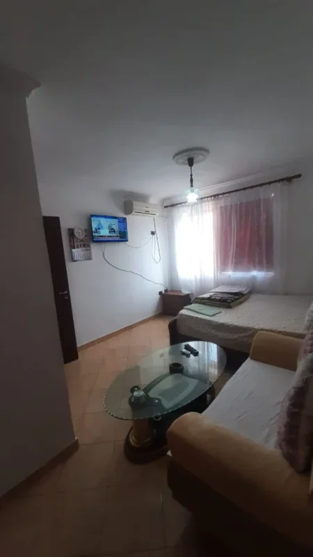 Tirane, jepet me qera apartament 1+1 Kati 3, 65 m² 550 € (OXHAKU)