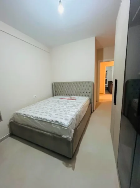 Tirane, jepet me qera apartament 2+1+Ballkon , 98 m² 550 € (Univers City)