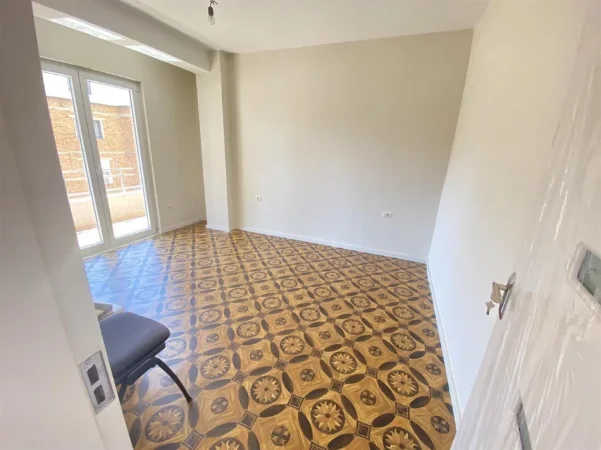 Tirane, jepet me qera zyre Kati 3, 106 m² 790 € (Myslym Shyri)