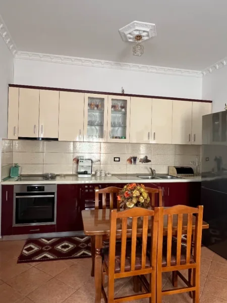 Tirane, jepet me qera apartament 2+1 Kati 2, 100 m² 500 € (BULEVARDI I RI)