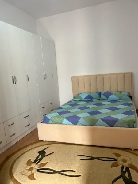 Tirane, jepet me qera apartament 2+1 Kati 2, 100 m² 500 € (BULEVARDI I RI)