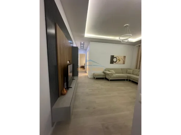 Tirane, jepet me qera apartament 2+1 Kati 1, 114 m² 1.300 € (DELIJORGJI)