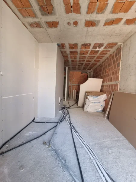 Tirane, shitet apartament 1+1+Aneks+Ballkon , 73 m² 304.000 € (ish blloku)