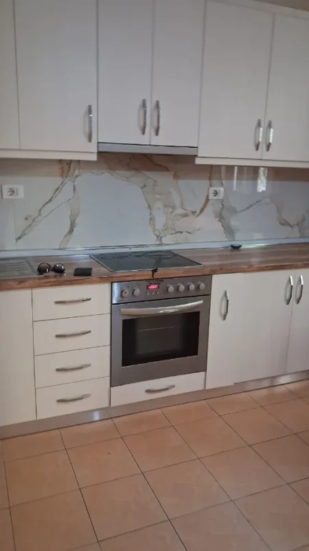 Tirane, jepet me qera apartament 2+1 Kati 1, 80 m² 450 € (KODRA E DIELLIT)