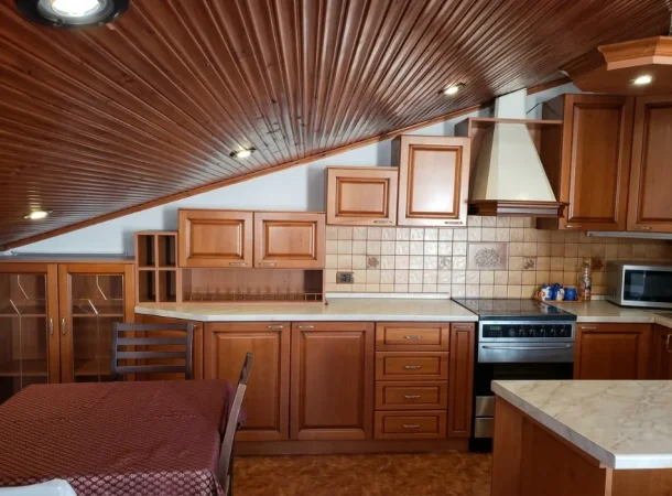 Tirane, jepet me qera apartament 1+1+Ballkon Kati 3, 115 m² 380 € (Porcelan)