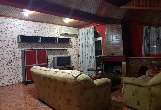 Tirane, jepet me qera apartament 1+1+Ballkon Kati 3, 115 m² 380 € (Porcelan)