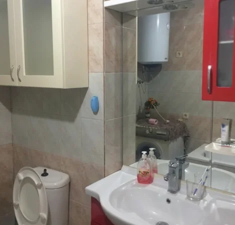 Tirane, jepet me qera apartament 1+1+Ballkon Kati 3, 115 m² 380 € (Porcelan)