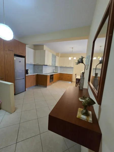 Tirane, jap me qera apartament 2+1 Kati 5, 120 m² 850 € (Zogu i zi)