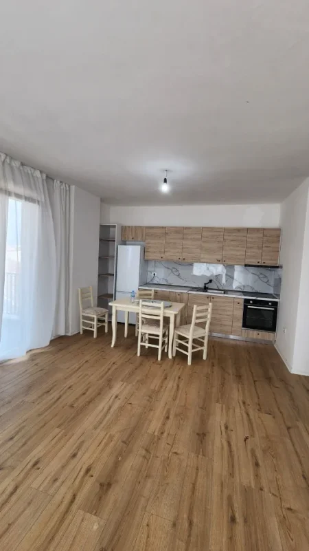 Tirane, jepet me qera apartament 1+1+Ballkon Kati 2, 100 m² 600 € (Don Bosko, përballë Gjykatës)