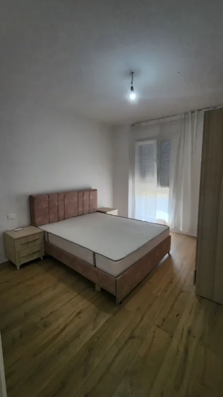 Tirane, jepet me qera apartament 1+1+Ballkon Kati 2, 100 m² 600 € (Don Bosko, përballë Gjykatës)