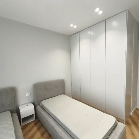 Tirane, jepet me qera apartament 3+1+Ballkon , 130 m² 1.700 € (Green Valley Liqeni i Thate)