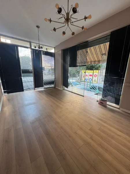 Tirane, jepet me qera ambjent biznesi Kati 0, 36 m² 550 € (21 dhjetori)