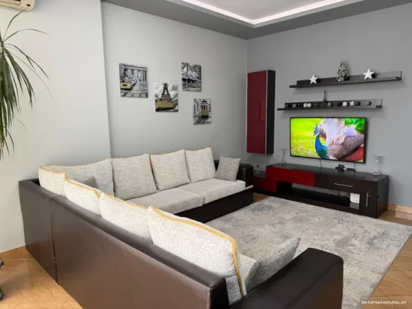 Tirane, jepet me qera 2+1+Ballkon Kati 5, 115 m² 550 € (Sokrat Miho)