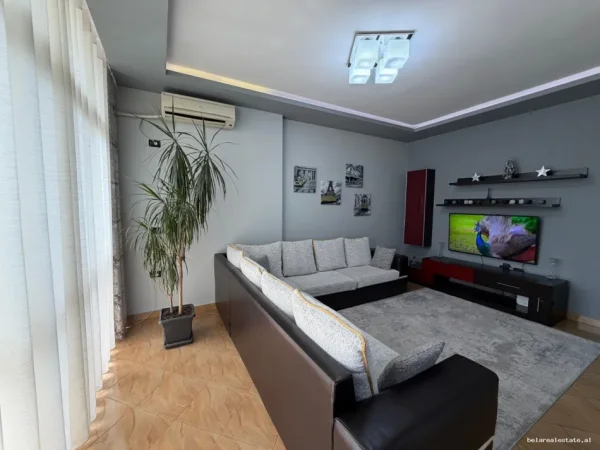 Tirane, jepet me qera 2+1+Ballkon Kati 5, 115 m² 550 € (Sokrat Miho)
