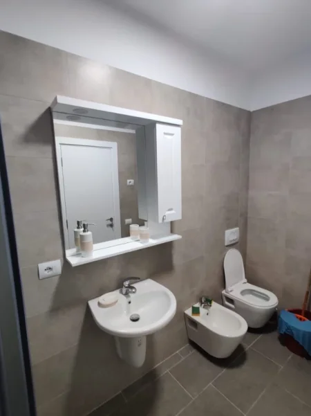 Tirane, jepet me qera apartament 2+1+2 ,Kati 2, 105 m² 750 € (QUARTUM RESIDENCE , RRUGA PANORAMA)