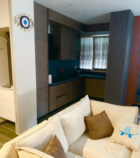Tirane, jepet me qera apartament 3+1 Kati 9, 120 m² 1.000 € (RRUGA E DIBRES)