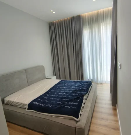 Tirane, jepet me qera apartament 3+1 , 130 m² 1.700 € 