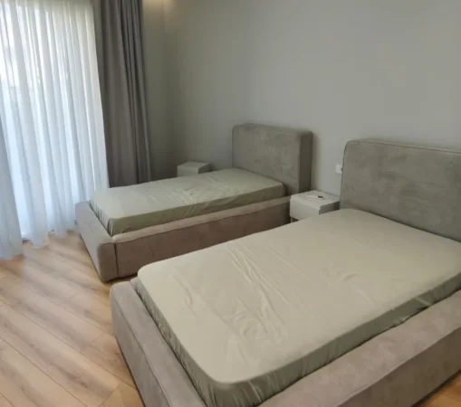 Tirane, jepet me qera apartament 3+1 , 130 m² 1.700 € 