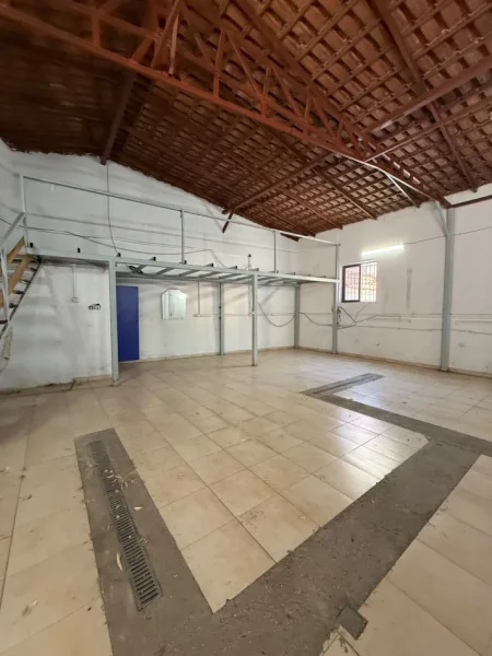Tirane, jepet me qera ambjent biznesi Kati 0, 200 m² 1.500 € (Pazari I Ri)