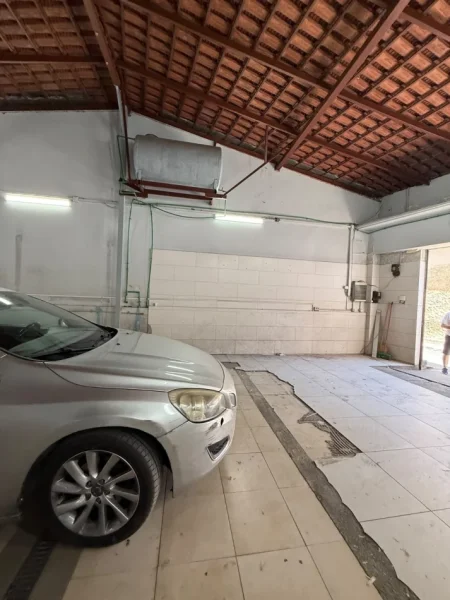 Tirane, jepet me qera ambjent biznesi Kati 0, 200 m² 1.500 € (Pazari I Ri)