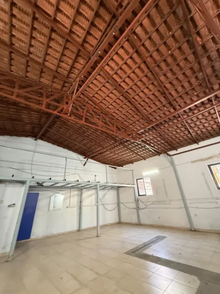 Tirane, jepet me qera ambjent biznesi Kati 0, 200 m² 1.500 € (Pazari I Ri)