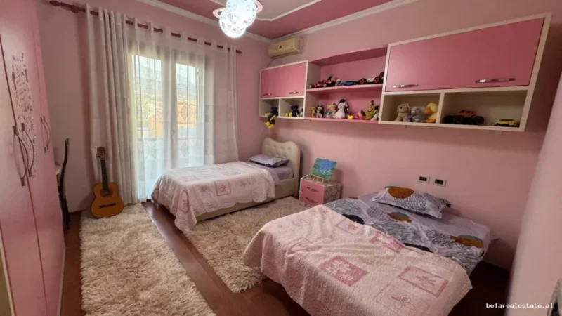 Tirane, jepet me qera Vile 2+1+Ballkon Kati 3, 145 m² 520 € (Allias)