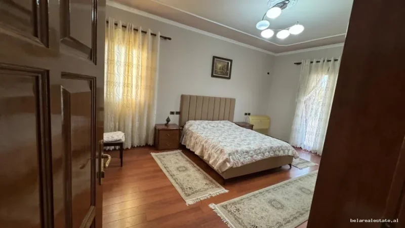 Tirane, jepet me qera Vile 2+1+Ballkon Kati 3, 145 m² 520 € (Allias)