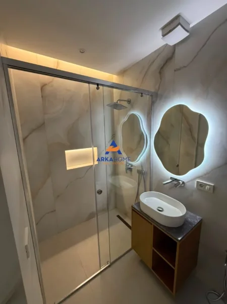 Tirane, jepet me qera apartament 1+1+Ballkon Kati 8, 75 m² 1.200 € 