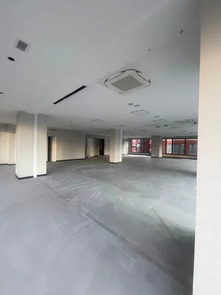 Tirane, jepet me qera ambjent biznesi , 332 m² 5.312 € (Kompleksi Delijorgji)