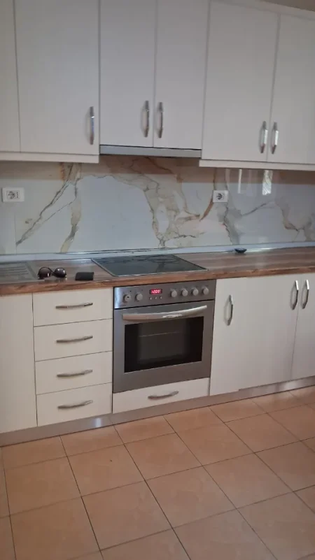 Tirane, jepet me qera apartament 2+1 Kati 1, 90 m² 450 € (KODRA E DIELLIT)