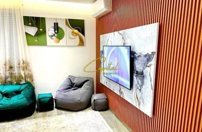 Tirane, jepet me qera apartament 3+1 Kati 9, 120 m² 1.000 € (RRUGA E DIBRES)