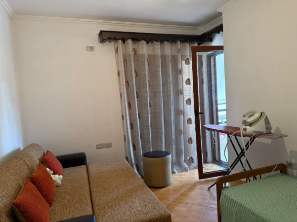 Tirane, jepet me qera apartament 2+1+Ballkon Kati 8, 95 m² 500 € (Unaza e Re)