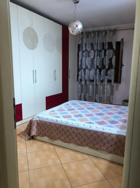 Tirane, jepet me qera apartament 2+1+Ballkon Kati 8, 95 m² 500 € (Unaza e Re)