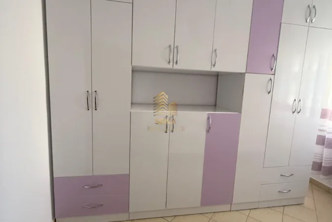 Tirane, jepet me qera apartament 2+1+Ballkon Kati 1, 100 m² 500 € (Astir)
