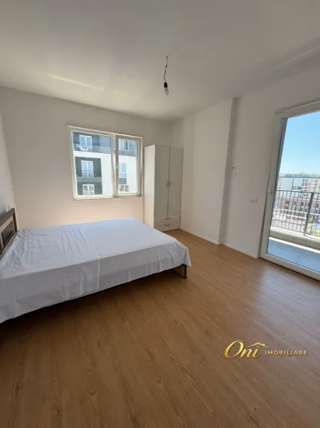 Tirane, jepet me qera apartament 2+1 Kati 7, 100 m² 450 € (UNIVERS CITY)