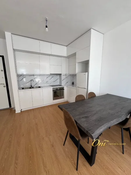 Tirane, jepet me qera apartament 2+1 Kati 7, 100 m² 450 € (UNIVERS CITY)