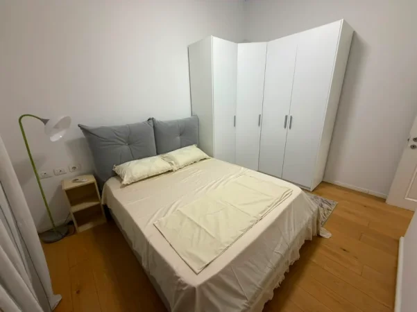 Tirane, jepet me qera apartament duplex 3+1+Ballkon , 120 m² 1.200 € (Liqeni i Thate)